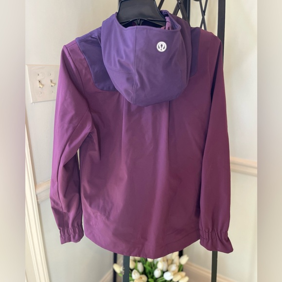 Lululemon Studio Softshell Hooded Jacket, plum/deep zinfandel: SZ 4 - Picture 5 of 5